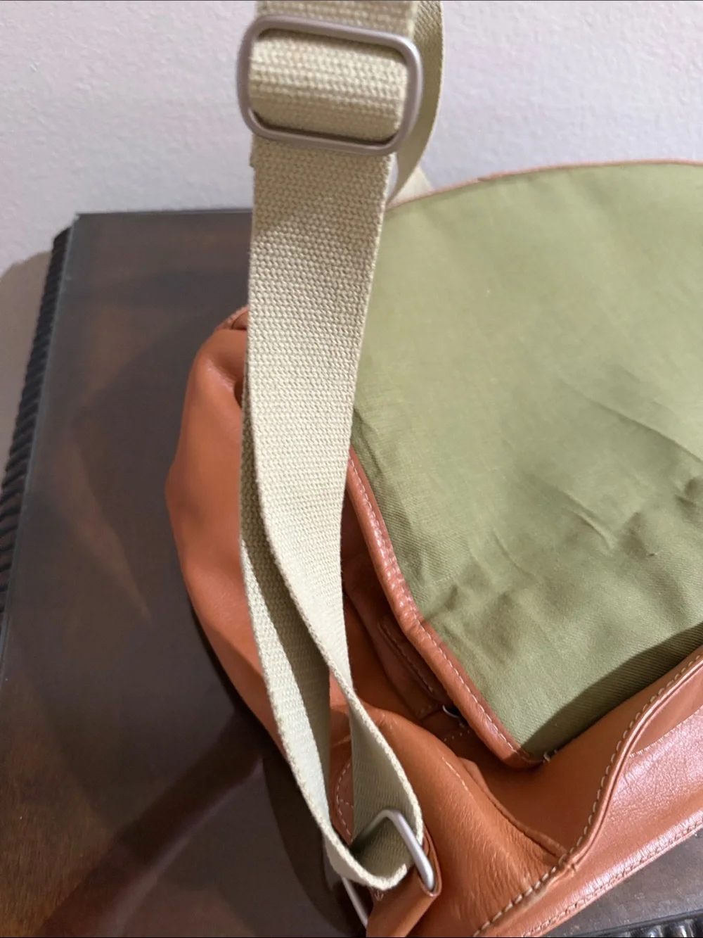 Men's Brown Leather Messenger Bag with Adjustable Shoulder Strap